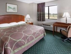 Super 8 by Wyndham Anamosa IA