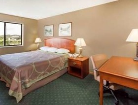 Super 8 by Wyndham Anamosa IA