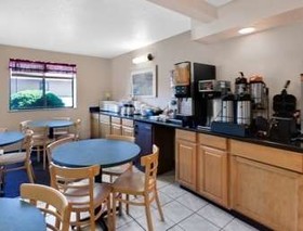 Super 8 by Wyndham Boone