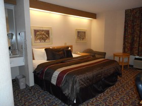 Pleasant Stay Inn & Suites Brooklyn