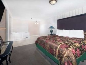 Howard Johnson by Wyndham Burlington