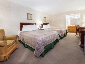 Howard Johnson by Wyndham Burlington