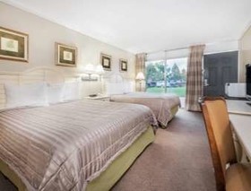 Howard Johnson by Wyndham Burlington