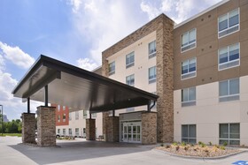Holiday Inn Express & Suites Omaha Airport