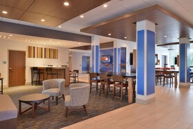 Holiday Inn Express & Suites Omaha Airport