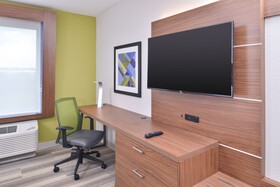 Holiday Inn Express & Suites Omaha Airport