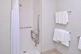 Holiday Inn Express & Suites Omaha Airport