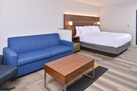 Holiday Inn Express & Suites Omaha Airport