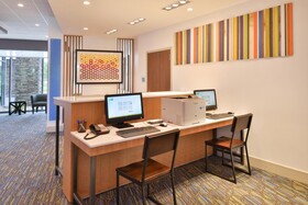 Holiday Inn Express & Suites Omaha Airport