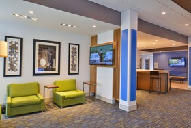 Holiday Inn Express & Suites Omaha Airport