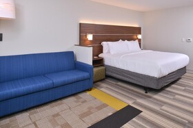 Holiday Inn Express & Suites Omaha Airport