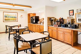 Super 8 by Wyndham Omaha Eppley Airport/Carter Lake