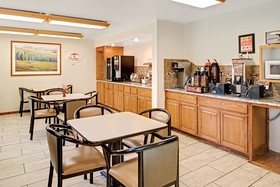 Super 8 by Wyndham Omaha Eppley Airport/Carter Lake