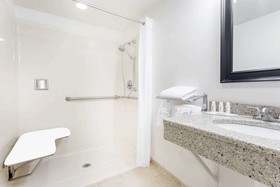 Days Inn by Wyndham Cedar Falls- University Plaza