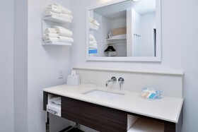 Hampton Inn Cedar Falls Downtown