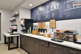 Hampton Inn Cedar Falls Downtown