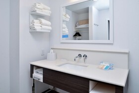 Hampton Inn Cedar Falls Downtown