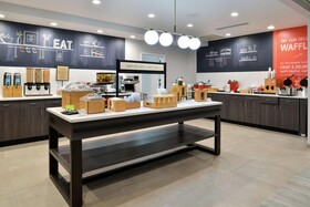 Hampton Inn Cedar Falls Downtown