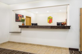 Super 8 by Wyndham Cedar Falls IA - University