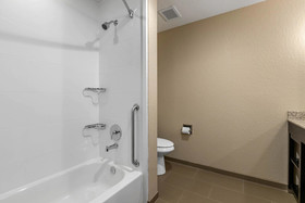 Comfort Inn & Suites Cedar Rapids CID Eastern Iowa Airport