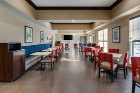 Comfort Inn & Suites Cedar Rapids CID Eastern Iowa Airport