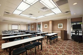 Days Inn & Suites by Wyndham Cedar Rapids