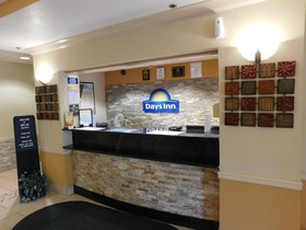 Days Inn & Suites by Wyndham Cedar Rapids