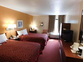 Days Inn & Suites by Wyndham Cedar Rapids