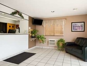 Super 8 by Wyndham Cedar Rapids