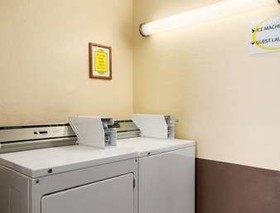 Super 8 by Wyndham Cedar Rapids