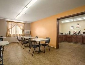 Super 8 by Wyndham Cedar Rapids