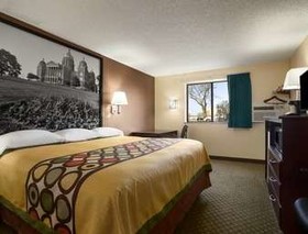 Super 8 by Wyndham Cedar Rapids