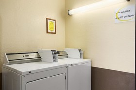 Super 8 by Wyndham Cedar Rapids