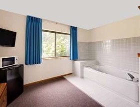 Super 8 by Wyndham Centerville