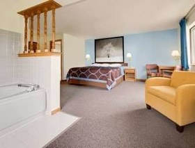 Super 8 by Wyndham Centerville