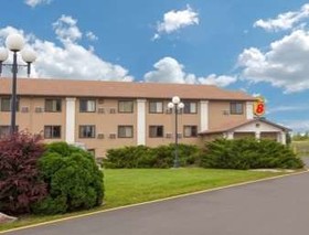 Super 8 by Wyndham Clear Lake