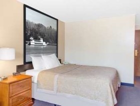 Super 8 by Wyndham Clear Lake