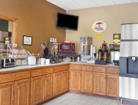 Super 8 by Wyndham Clear Lake