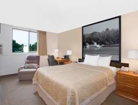 Super 8 by Wyndham Clear Lake