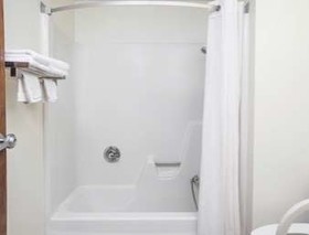 Super 8 by Wyndham Clear Lake