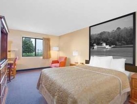 Super 8 by Wyndham Clear Lake