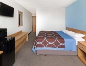 Super 8 by Wyndham Clinton