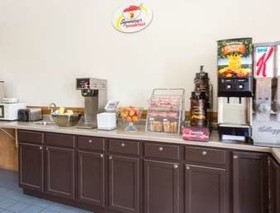 Super 8 by Wyndham Clinton