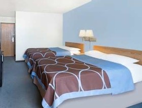 Super 8 by Wyndham Clinton