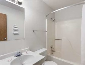 Super 8 by Wyndham Clinton