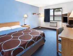 Super 8 by Wyndham Clinton