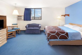 Super 8 by Wyndham Clinton