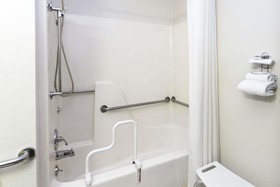 Super 8 by Wyndham Clinton