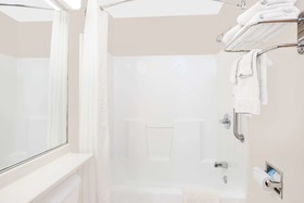 Microtel Inn & Suites by Wyndham Colfax/Newton