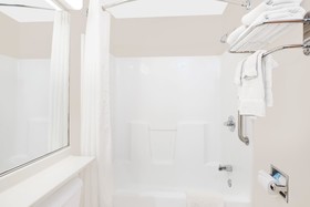 Microtel Inn & Suites by Wyndham Colfax/Newton